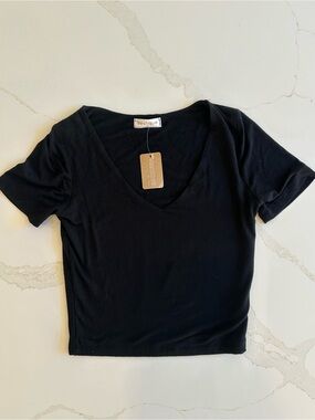 Vestique Black V-Neck Short Sleeve Tee